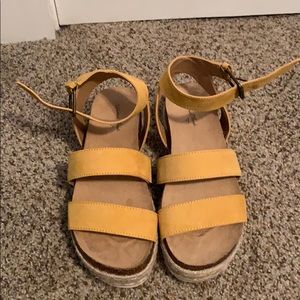 Universal Thread Mustard Yellow Flatform Sandals